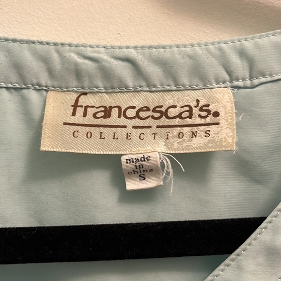 Francesca’s mint green blouse - Picture 2 of 4